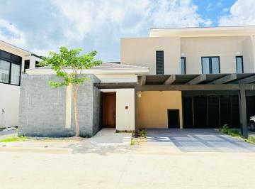 Casa · 283m² · 2 Recámaras · 3 Estacionamientos · Casa - Yucatán Country Club