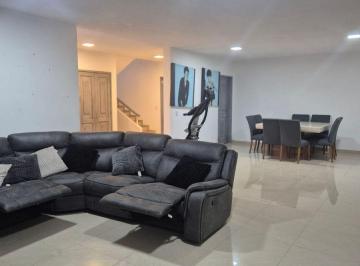 Casa de 5 habitaciones, Guadalajara · Casa en Renta Para Oficinas en Jardines del Bosque