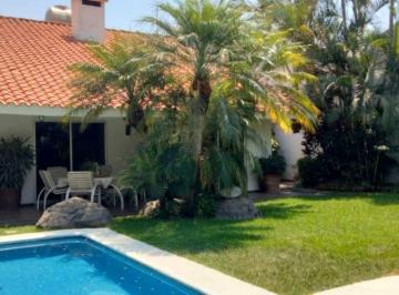 Casa · 380m² · 4 Recámaras · 2 Estacionamientos · Casa en Privada en Palmira Tinguindin Cuernavaca - Maz - 2479 - Cp