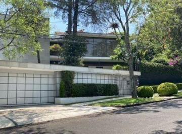 Casa · 870m² · 4 Recámaras · 6 Estacionamientos · Casa en Venta en Las Lomas de Chapultepec