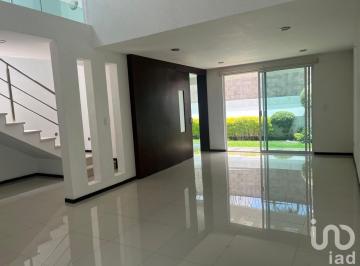 Casa · 340m² · 3 Recámaras · 2 Estacionamientos · Venta Casa en Lomas de Angelopolis II