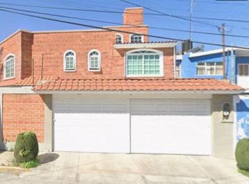 Casa de 5 habitaciones, Metepec · Casa en Remate Ubicada en Metepec San Jorge Pueblo Nuevo