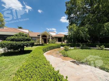 Casa · 290m² · 3 Recámaras · 6 Estacionamientos · Amplia Casa de un Piso en Venta en Los Valdez