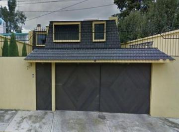 Casa de 5 habitaciones, Toluca · Casa en Remate Ubicada en Francisco Murguía, Toluca de Lerdo