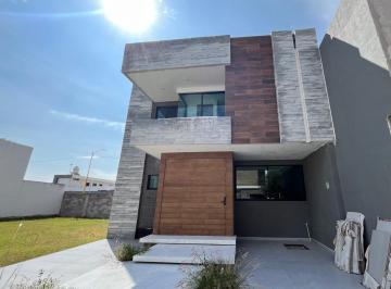 Casa · 195m² · 4 Recámaras · 2 Estacionamientos · Venta Casa en Residencial Tahona Al Poniente de La Ciudad Ga