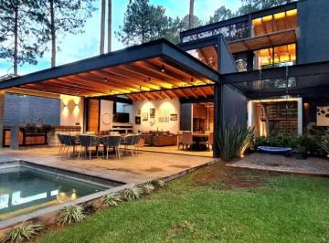Casa de 4 habitaciones, Valle de Bravo · Casa en Renta Valle de Bravo