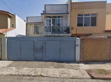 Casa de 3 habitaciones, Zamora · Casa en Venta Pino Suárez Sur, La Luneta, Zamora, Michoacán, Recuperación Bancaria