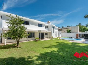 Casa de 5 habitaciones, Mérida · Residencia Familiar en Campestre – Totalmente Renovada, Espaciosa y Energéticamente Eficiente