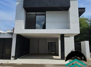 Casa · 220m² · 3 Recámaras · 2 Estacionamientos · (Mxcv25166) Casa en Venta Col. Tamaulipas Info