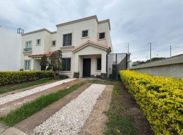 Casa · 271m² · 3 Recámaras · 2 Estacionamientos · Casa en Venta en Stanza Cantabria con Excedente de Terreno