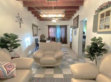 Casa en condominio de 10 habitaciones, Chihuahua · Oportunidad Única: 5 Departamentos con Servicios y Terreno Extra a 1 Cuadra del Templo Refugio