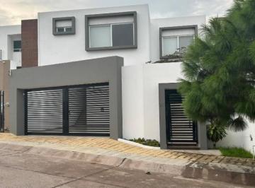 Casa · 344m² · 3 Recámaras · 2 Estacionamientos · Casa en Lomas de Gran Jardín
