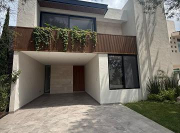 Casa · 400m² · 4 Recámaras · 4 Estacionamientos · Casa en Venta en La Campiña del Bosque León Guanajuato Zona Norte