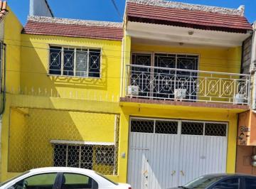 Casa de 3 habitaciones, Chicoloapan · Casa Amplia de 3 Niveles con 6 a 8 Lugares de Estacionamiento en Excelente Ubicación
