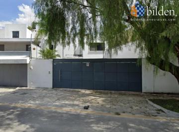 Casa · 362m² · 3 Recámaras · 4 Estacionamientos · Casa en Renta en Av Pablo Neruda Guadalajara