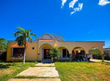 Casa · 440m² · 5 Recámaras · 4 Estacionamientos · Casa Los Árboles | Naturaleza y Comodidad en El Noreste de Mérida