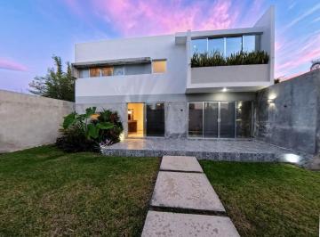 Casa · 120m² · 2 Recámaras · 2 Estacionamientos · Bright Modern Home For Rent | Dzityá, Mérida