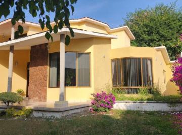 Casa · 370m² · 3 Recámaras · 2 Estacionamientos · Casa en Venta Pedregal de Queretaro