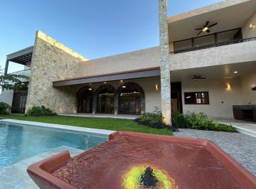 Casa · 698m² · 5 Recámaras · 4 Estacionamientos · Casa en Venta Merida, Temozon Norte Casa de Lujo en Privada Soluna (Gvc - 2709)
