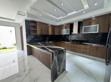 Casa · 260m² · 4 Recámaras · 3 Estacionamientos · Casa Valle Imperial