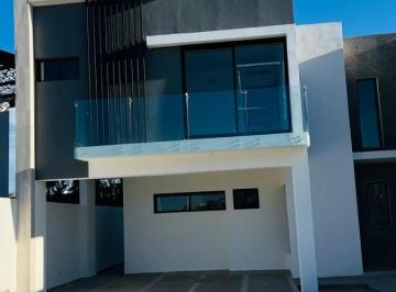 Casa · 190m² · 3 Recámaras · 2 Estacionamientos · Casa en Cerrada con Amenidades