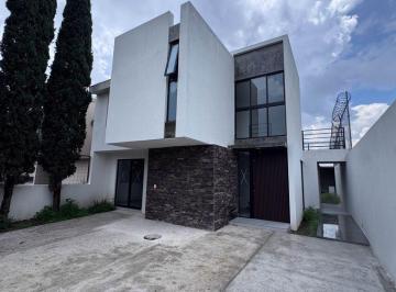 Casa · 221m² · 4 Recámaras · 3 Estacionamientos · Casa en Venta, Jardines de Santa Anita, Tlajomulco de Zuñiga.