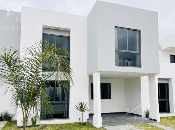 Casa · 120m² · 3 Recámaras · 2 Estacionamientos · Casa en Venta 3 Recámaras Fraccionamiento Residencial con Casa Club Alberca Techada y Gym