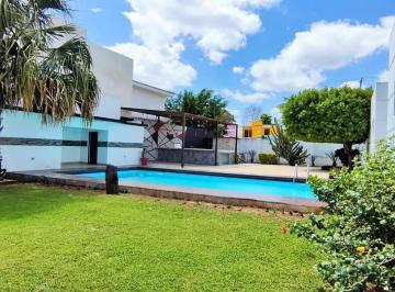 Casa · 503m² · 4 Recámaras · 12 Estacionamientos · Espectacular Propiedad en Venta/renta Itzimna Sobre Terreno de 1723 m² (Fvc - 2708)