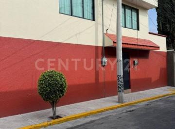 Casa · 381m² · 4 Recámaras · 2 Estacionamientos · Casa Sola en Venta en Iztapalapa
