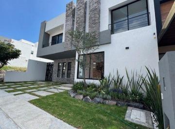 Casa de 4 habitaciones, Corregidora · Hermosa Casa con 5 Recámaras