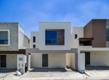 Casa de 3 habitaciones, García · Casa con 3 Recámaras y 112 m² Superficie de Terreno en Cumbres Vernazza en Venta