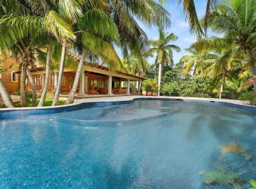 Casa · 1600m² · 6 Recámaras · 10 Estacionamientos · Mansion Increible Frente Al Mar
