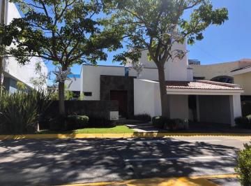 Casa en condominio · 596ha · 4 Recámaras · 3 Estacionamientos · Casa Amplia en Venta en Loma Real Zapopan