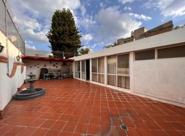 Casa · 447m² · 4 Recámaras · 3 Estacionamientos · Casa Para Remodelar o Tirar en Jardines del Bosque