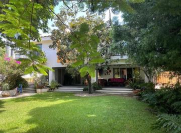 Casa en condominio · 623m² · 4 Recámaras · 6 Estacionamientos · Casa Amplia en Venta en Villa Magna Gran Jardín Zapopan
