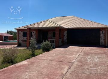 Casa · 243m² · 2 Recámaras · 12 Estacionamientos · Fraccionaiento Lago Jacales