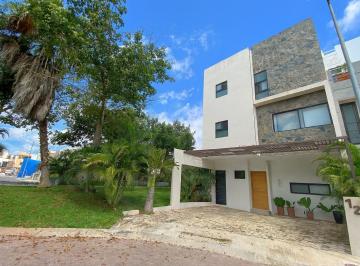 Casa · 196m² · 3 Recámaras · 2 Estacionamientos · Casa Arbolada