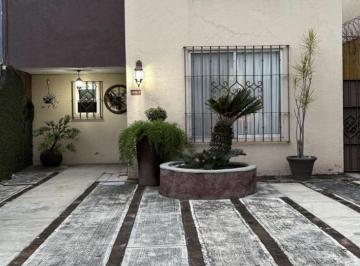 Casa · 170m² · 3 Recámaras · 2 Estacionamientos · Casa en Venta en Fraccionamiento en Lomas de Cortes