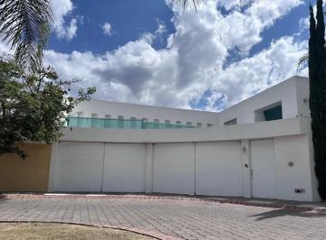 Casa · 574m² · 6 Recámaras · 3 Estacionamientos · Compra Casa con Habitación en Planta Baja Arroyo El Molino