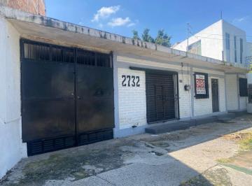 Casa · 360m² · 4 Recámaras · 5 Estacionamientos · Propiedad Comercial en Venta en Tlaquepaque, Jalisco (Fraccionamiento Alamos - Propiedad, Bodega)