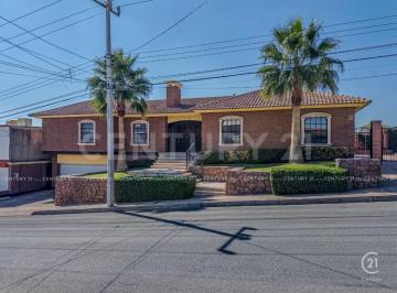 Casa · 489m² · 3 Recámaras · 4 Estacionamientos · Casa en Venta en Col. Campanario en Chihuahua, Chih.