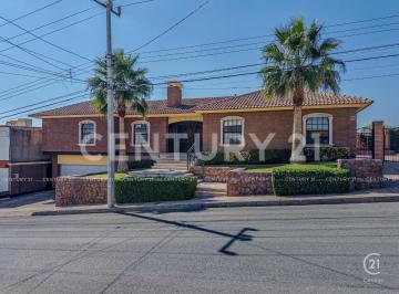 Casa · 489m² · 3 Recámaras · 4 Estacionamientos · Casa en Venta en Col. Campanario en Chihuahua, Chih.
