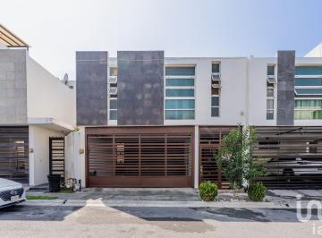 Casa · 202m² · 3 Recámaras · 2 Estacionamientos · Casa en Venta en Cumbres Elite 9no. Sector, Monterrey, Nuevo León.