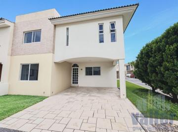 Casa de 4 habitaciones, Zapopan · Casa Venta Virreyes Residencial Zapopan Seguridad 24h 4 Recamaras Baños Cocina Integral Cochera 2 a
