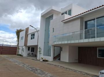 Casa en condominio · 390m² · 4 Recámaras · 3 Estacionamientos · Casa en Condominio en Metepec