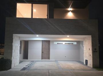 Casa · 295m² · 2 Recámaras · 2 Estacionamientos · Casa en Venta en Punta Coral - Modelo de Exhibición