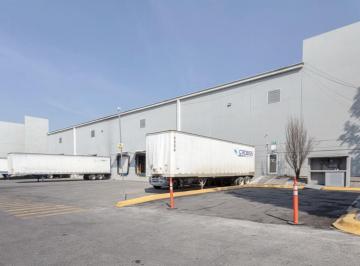 Bodega comercial · 2396m² · 15 Estacionamientos · Bodega en Renta en Toluca