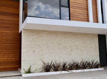 Casa en Venta de 3 habitaciones Juriquilla · Diseño y Elegancia con Roof Garden - Lomas de Juriquilla