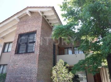 Casa en condominio · 400m² · 3 Recámaras · 3 Estacionamientos · Totalmente Remodelada, en Exclusivo Fraccionamiento Aguilas 830