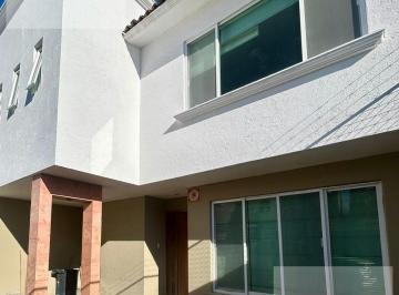 Casa · 195m² · 3 Recámaras · Oportunidad Casa Venta Milenio 3 Recámaras Sala de Tv Desayunador Jardin Ti/d